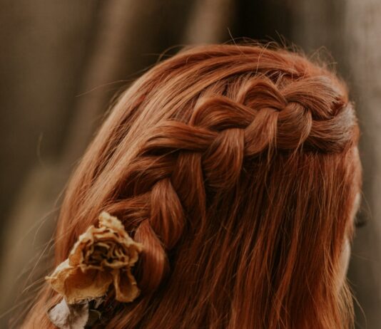 여름철 머리카락 보호법 women's red hair