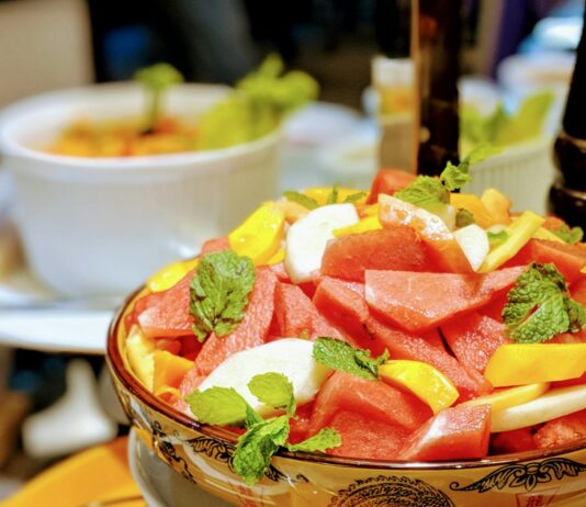 여름철 간편한 다이어트 식단 sliced fruits in brown ceramic bowl