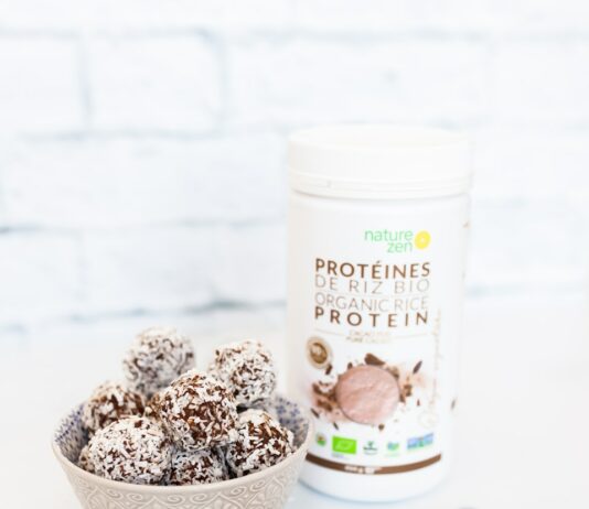 체중 감량을 돕는 저탄수화물 식단과 운동법 white and brown plastic cup with spoon