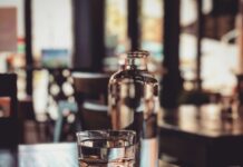 단기간 찐 살을 다시 빼는 팁 clear drinking glass on table