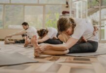 요가의 효과와 실생활에서의 적용법 a group of people doing yoga in a room