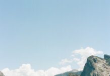 정신건강, 마음의 면역력을 지키는 첫걸음 Man photographing granite cliffs in yosemite national park