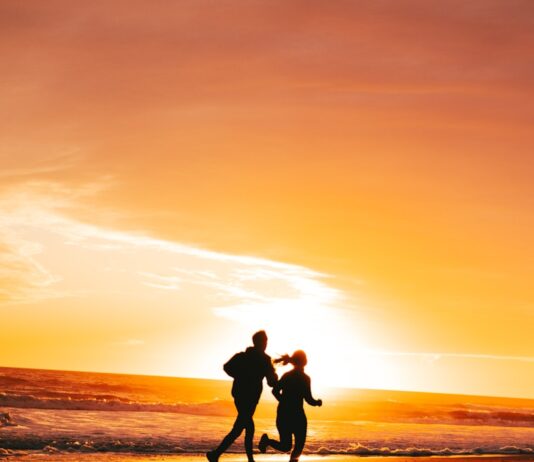 웰니스 문화, 일상에서 실천하는 작은 변화가 가져오는 큰 행복 a couple of people running on a beach at sunset