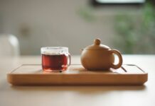 일상 속에서 더 건강하게…웰니스 문화, ‘작지만 확실한 변화’ 열풍 clear glass cup with tea near brown ceramic teapot