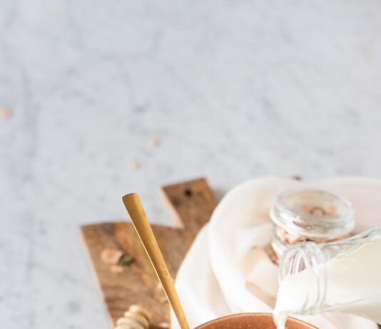 “맞춤형 영양과 보충제, 건강한 생활을 위한 첫걸음” brown wooden bowl with brown powder
