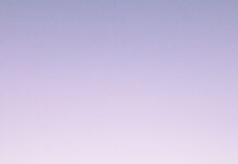 골반 교정의 정석: 하체 부종과 통증을 잡는 ‘나비 자세’와 ‘비둘기 자세’ 집중 탐구 silhouette photography of woman standing on right foot