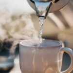 집에서도 가능한 마인드풀니스, 일상 속 작은 실천으로 마음 챙기기 a glass pouring water into a cup