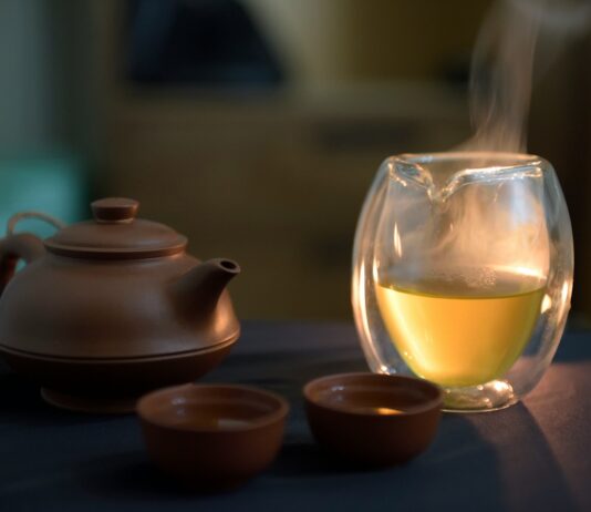 수면 최적화로 당신의 하루를 살리세요: 건강한 잠을 위한 실전 팁 a glass of white wine next to a tea pot